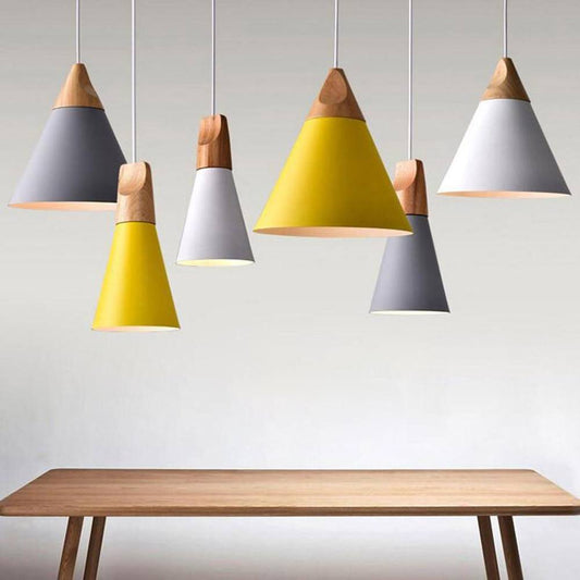 LumiBard: Scandinavian Wooden Pendant Light in Metal and Oak – Ideal for Children's Rooms and Reading Corners