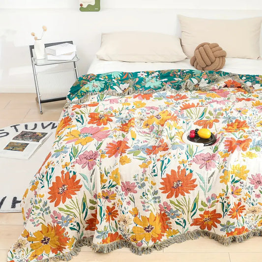Wildblüte: Cotton blanket with jacquard floral design and breathable quality – for bed and living room
