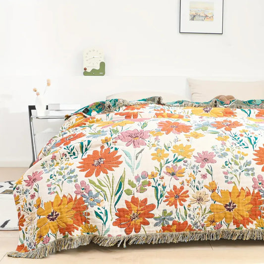 Wildblüte: Cotton blanket with jacquard floral design and breathable quality – for bed and living room