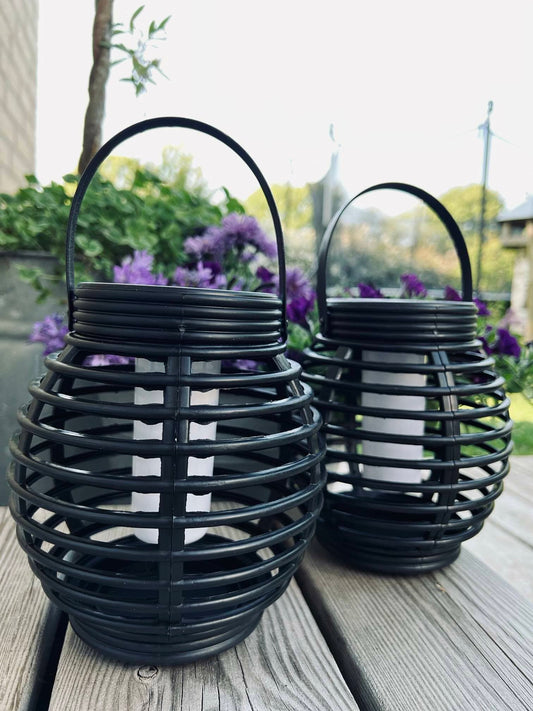 Lucent™ – Elegant Solar Outdoor Lantern